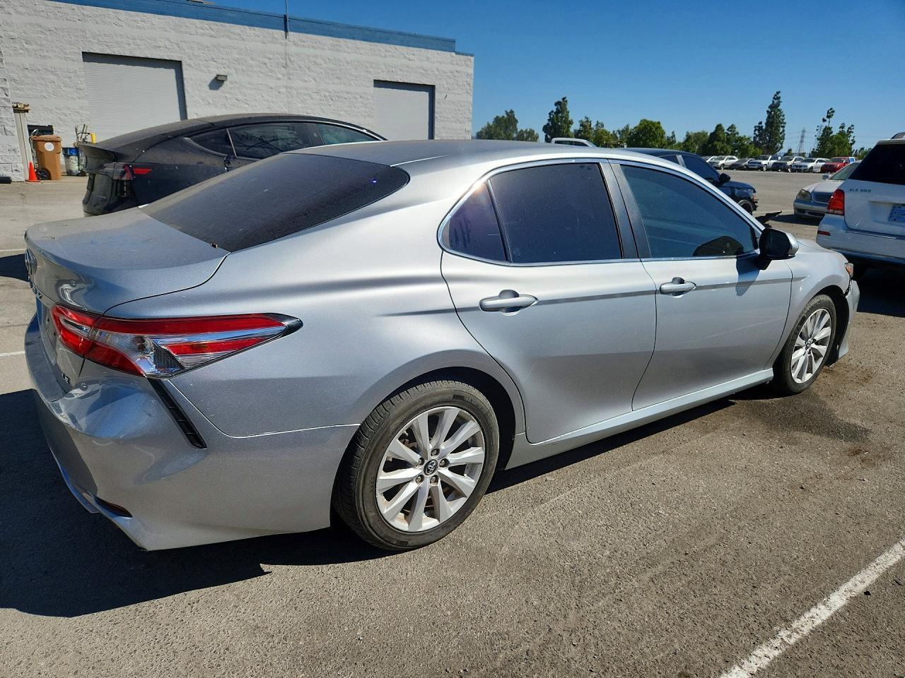 2018 Toyota Camry Le - Фото 3
