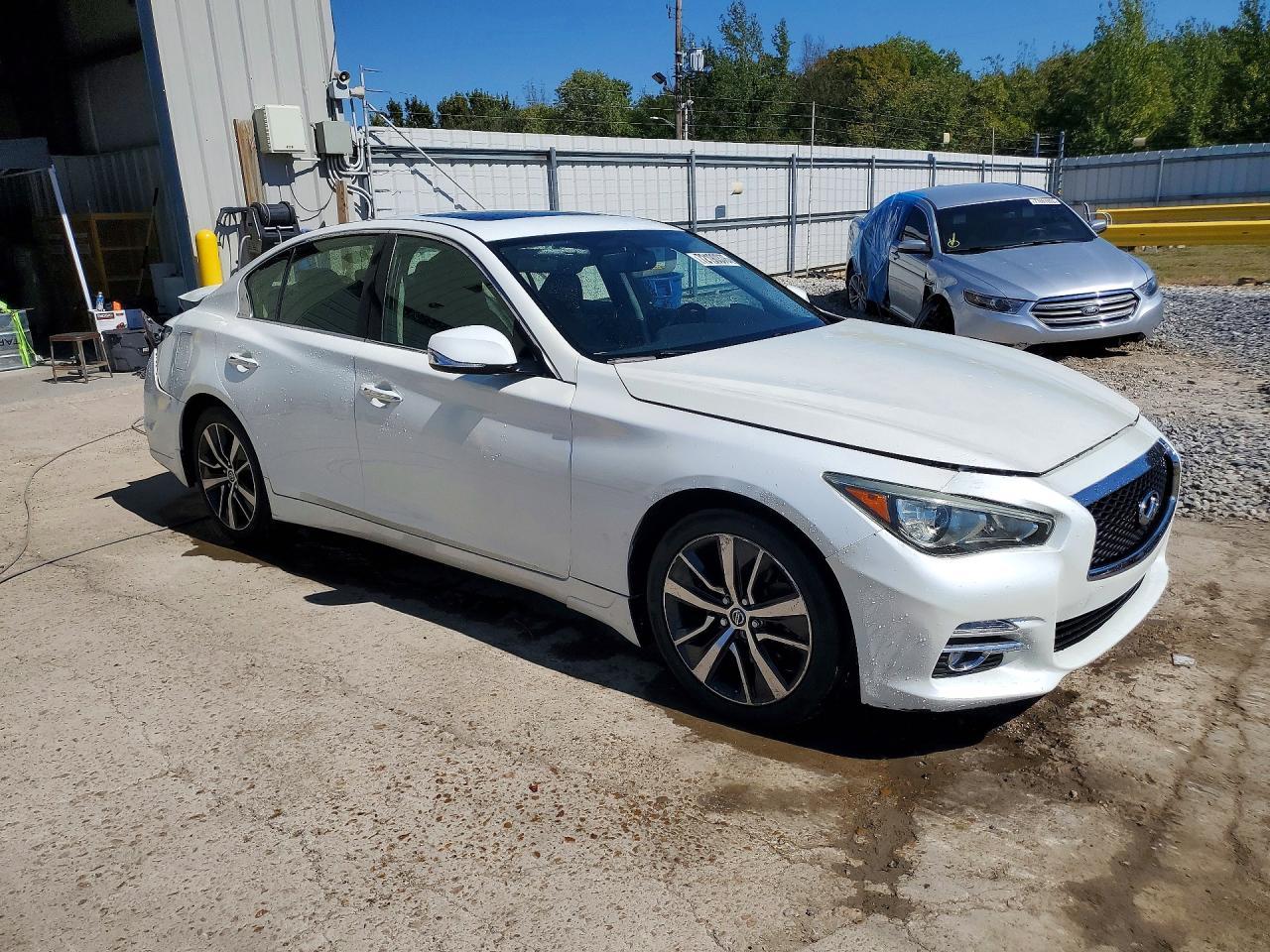 2015 Infiniti Q50 Premium - Image 4