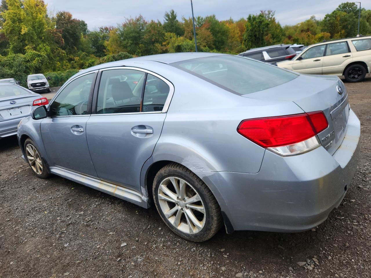 2013 Subaru Legacy 2.5I Premium - Фото 2
