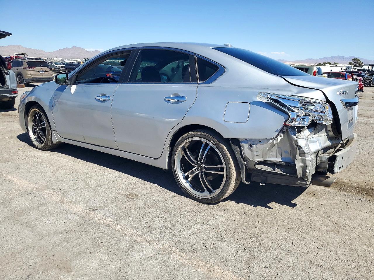2013 Nissan Altima 2.5 - Фото 2