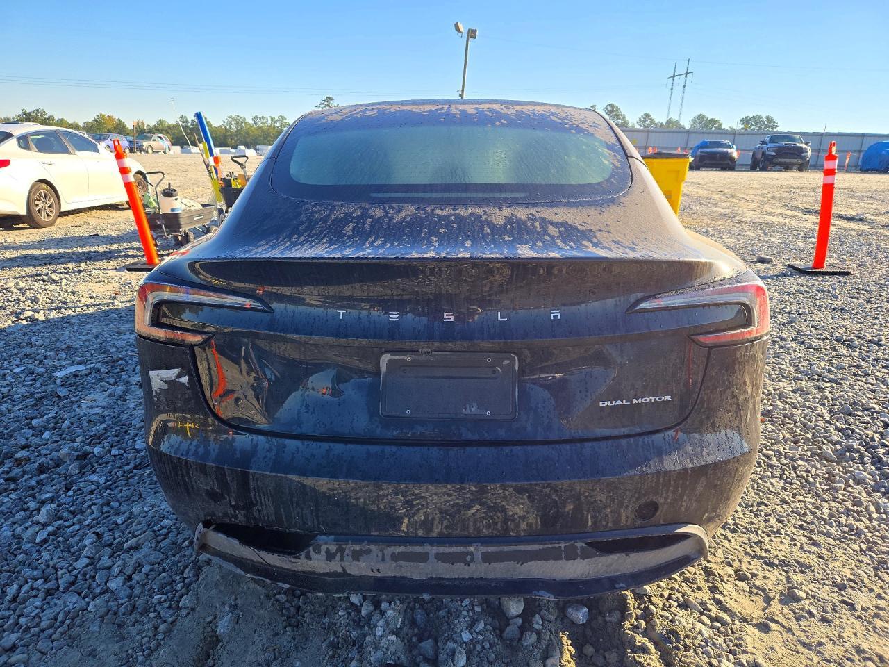 2025 Tesla Model 3 - Фото 6