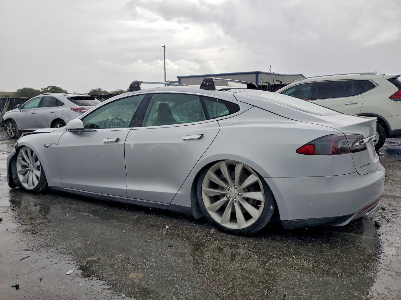 2013 Tesla Model S - Image 2