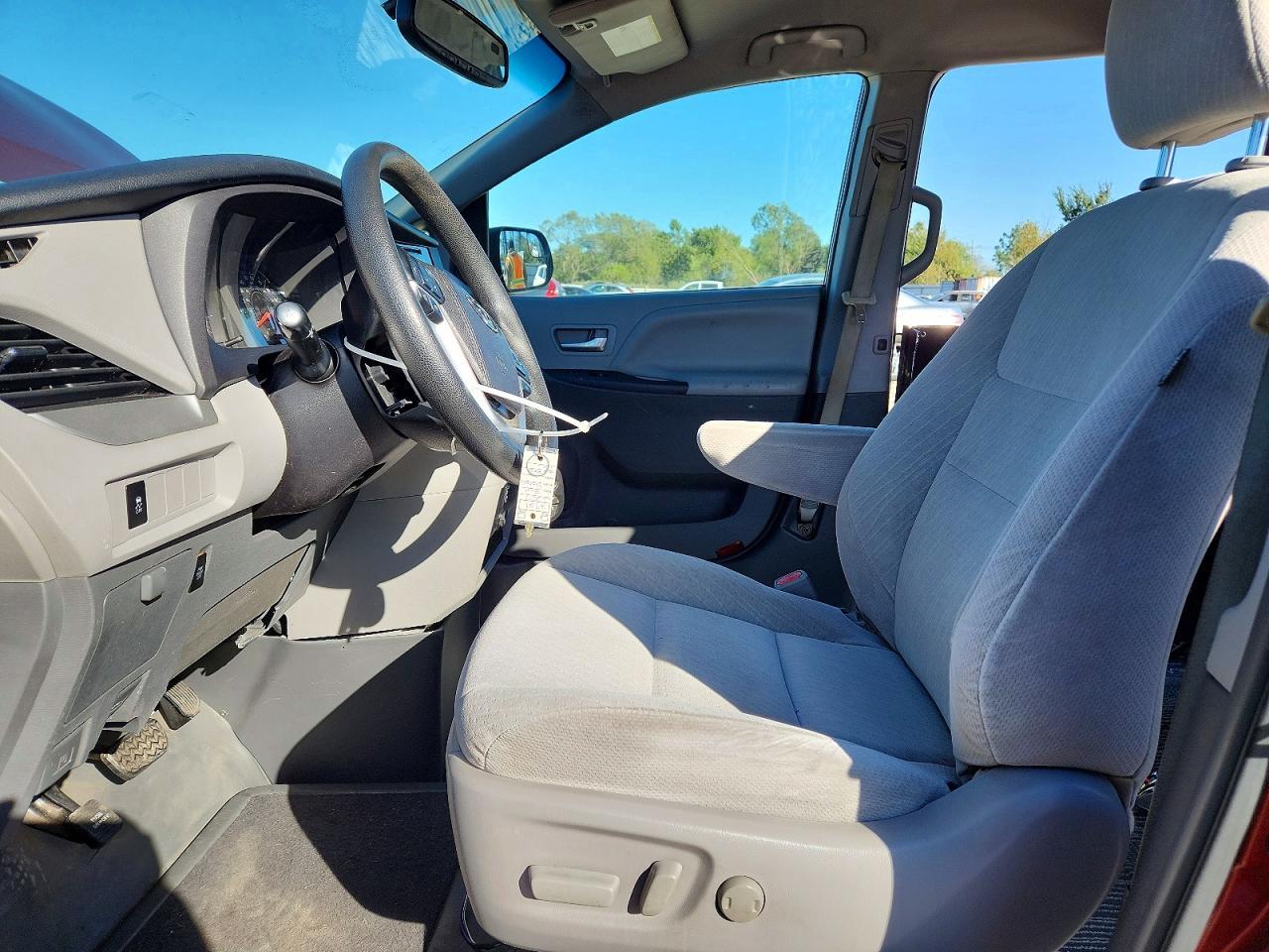 2017 Toyota Sienna Le - Фото 7
