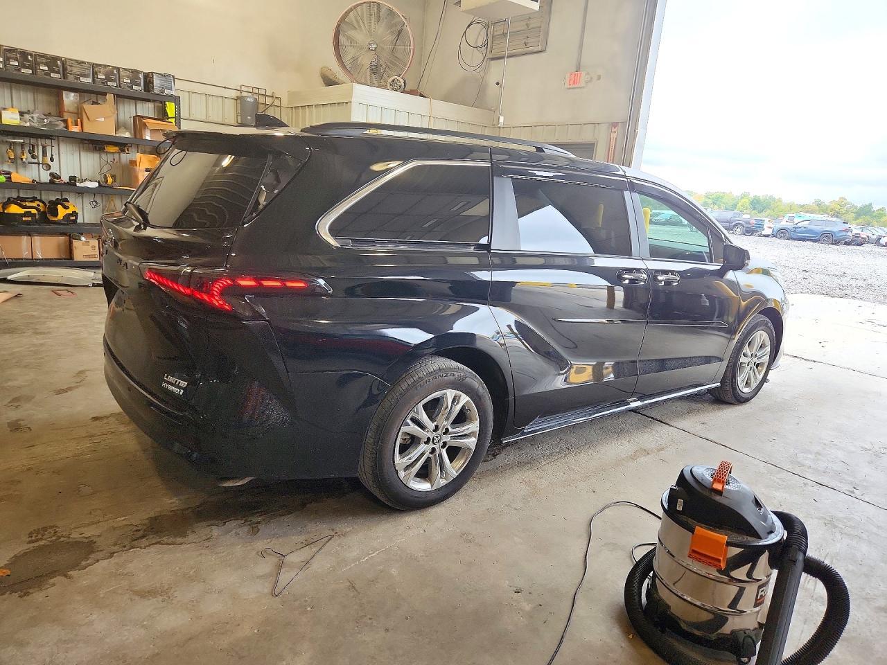 2024 Toyota Sienna Limited 7-Passenger - Фото 3