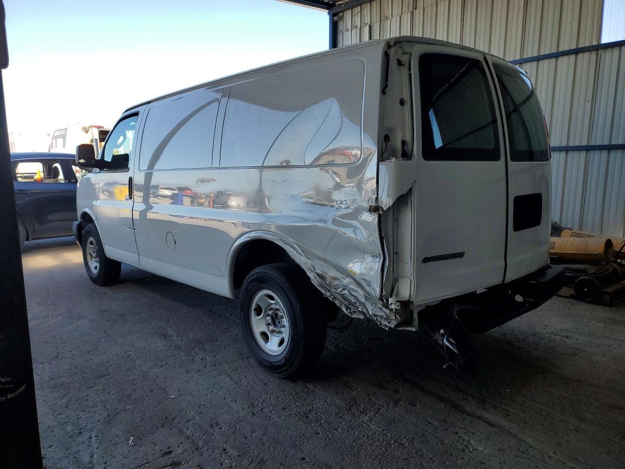 2018 Chevrolet Express G2500 - Фото 2
