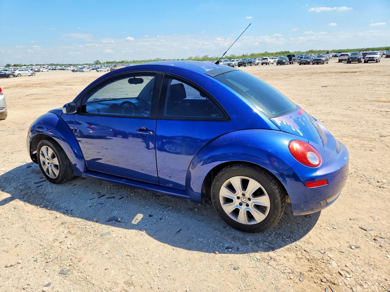 2008 Volkswagen New Beetle S - Фото 2