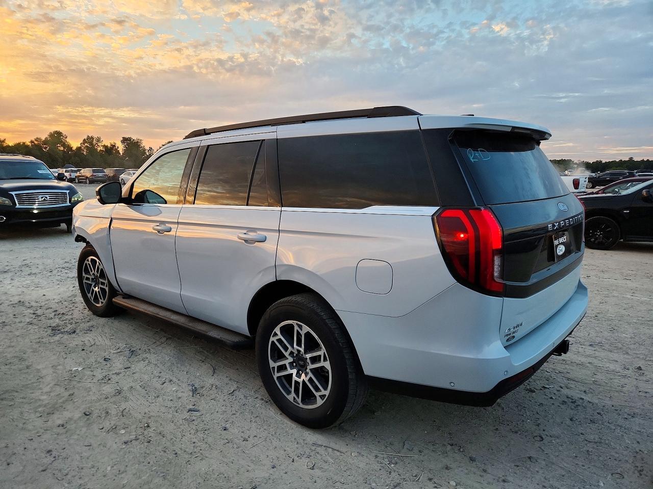 2025 Ford Expedition Active - Фото 2