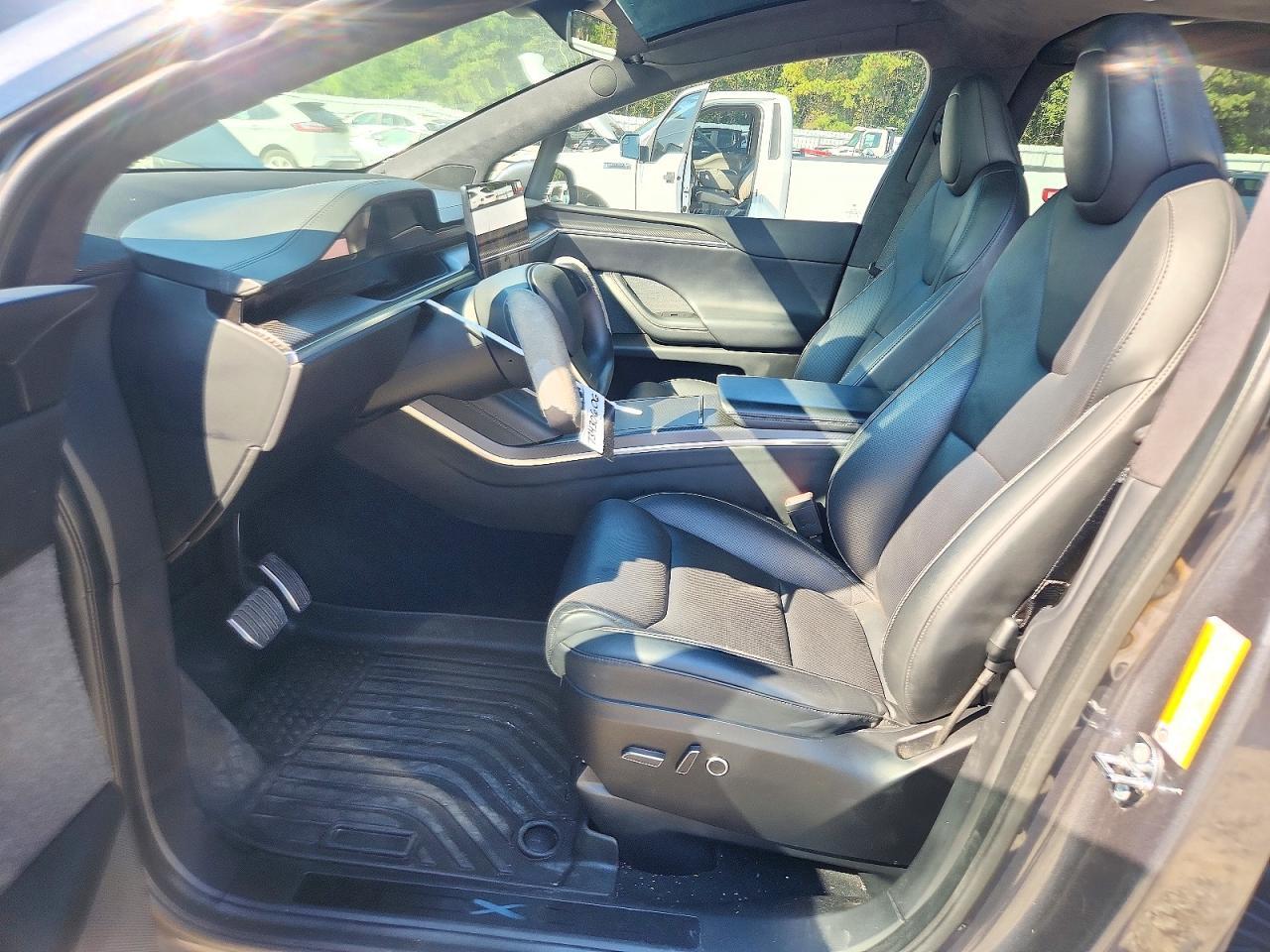 2022 Tesla Model X - Image 7