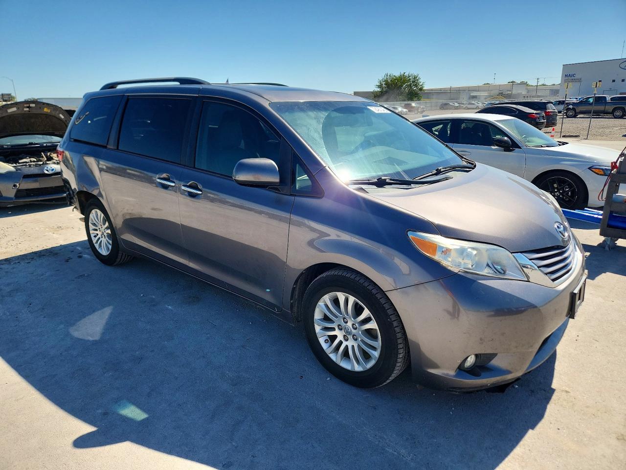 2015 Toyota Sienna Xle 8-Passenger - Фото 4