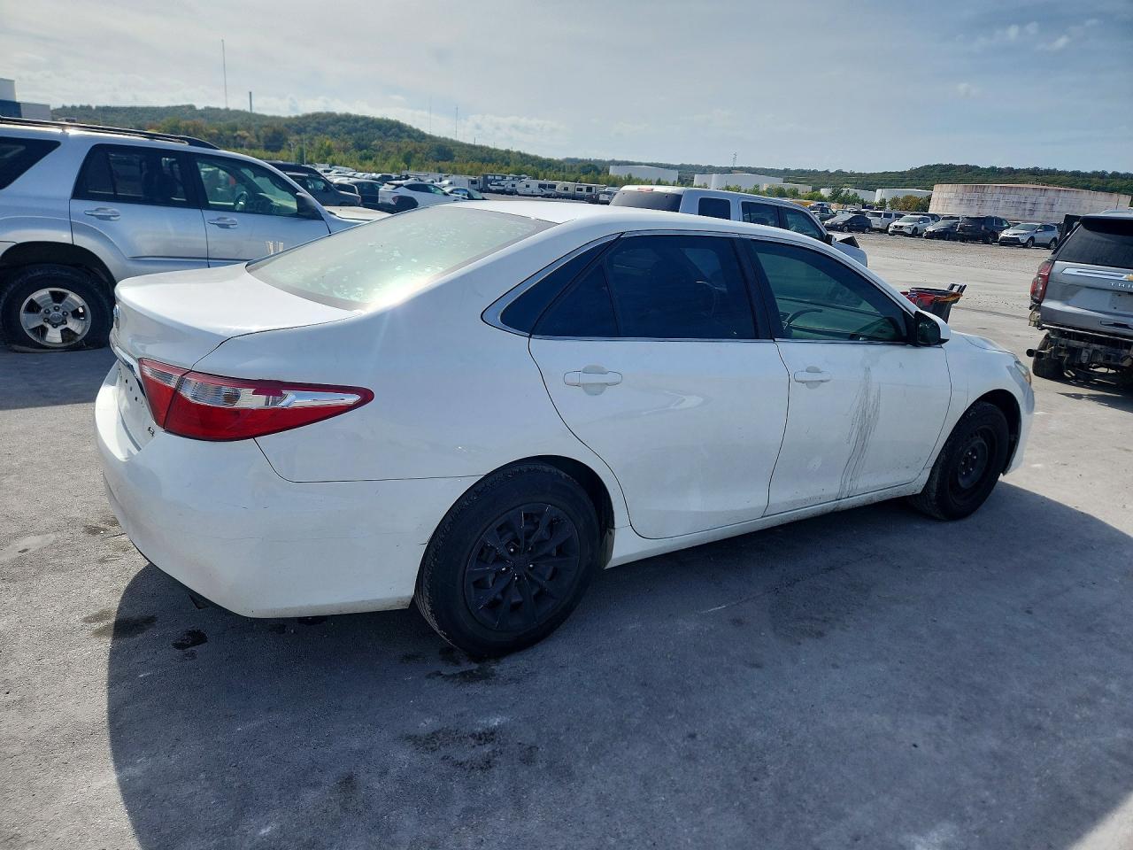 2015 Toyota Camry Le - Фото 3