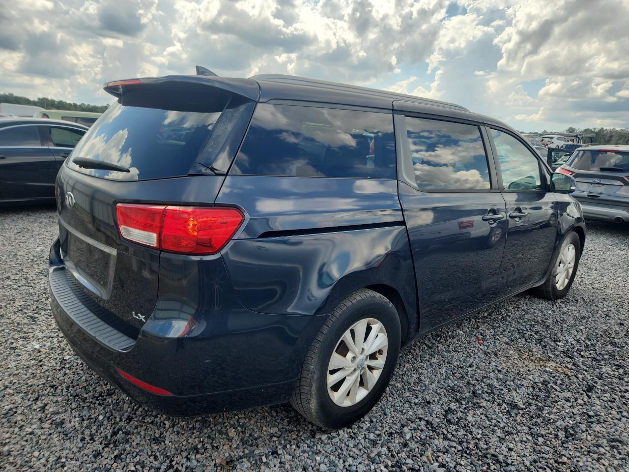 2015 Kia Sedona Lx - Image 3