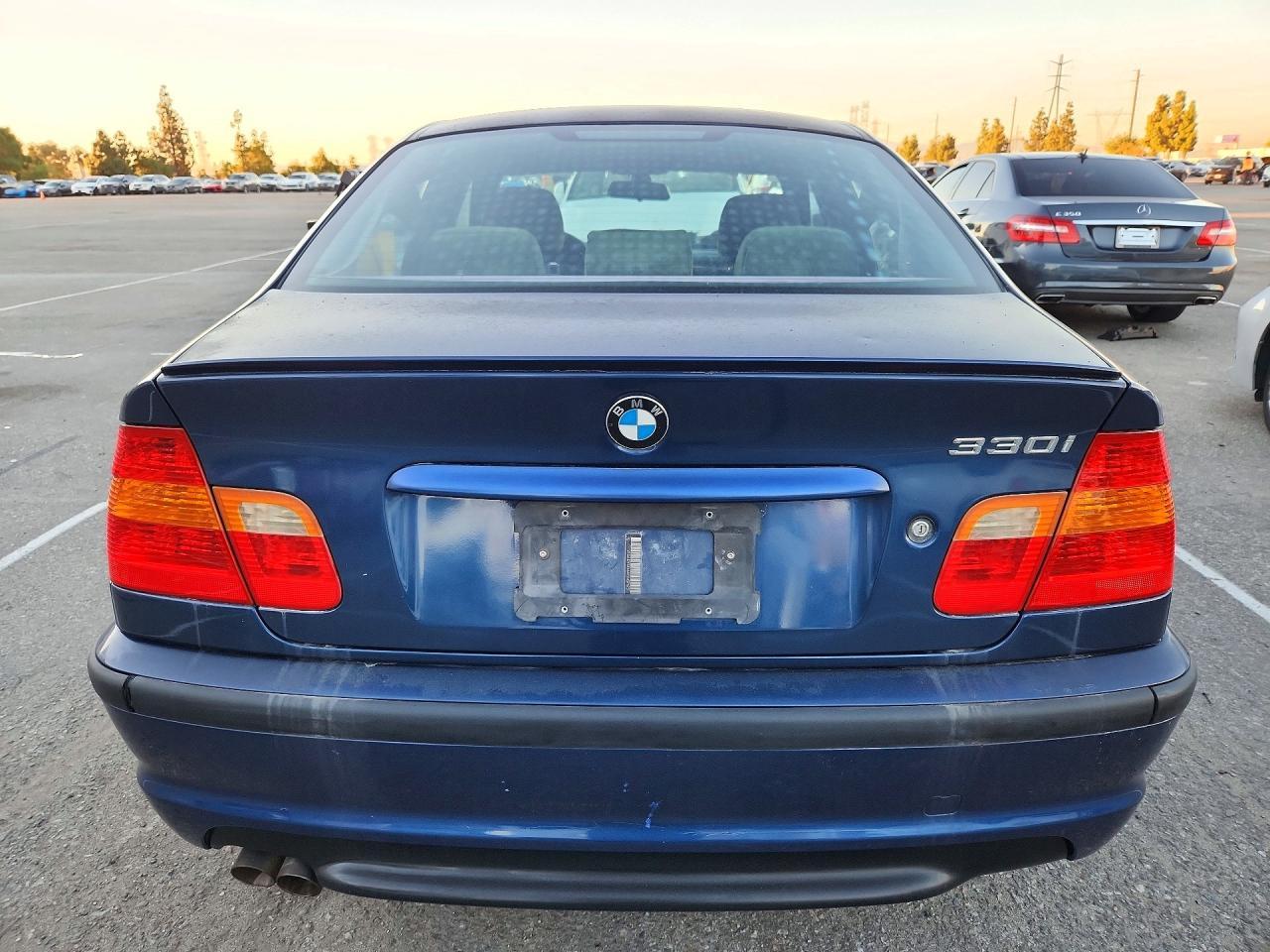 2004 BMW 330 I - Image 6