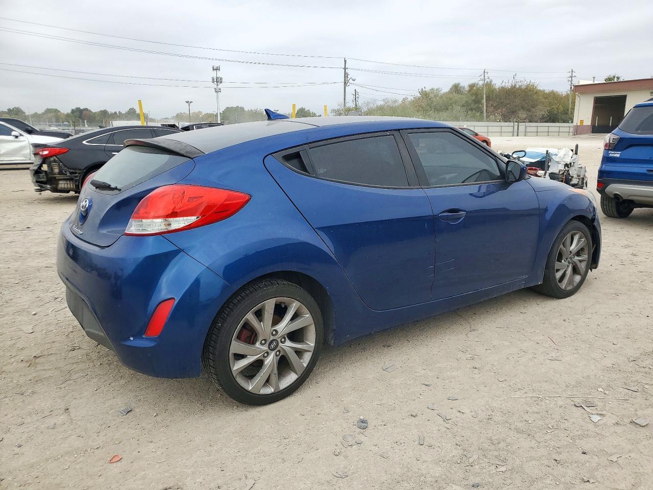 2016 Hyundai Veloster Base - Фото 3
