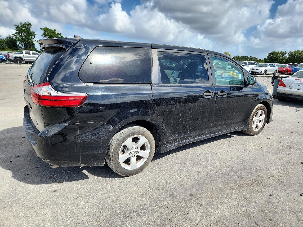2020 Toyota Sienna L - Фото 3