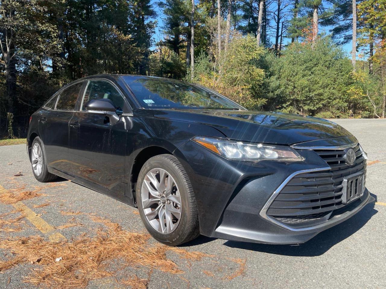 2019 Toyota Avalon Xle - Image 2