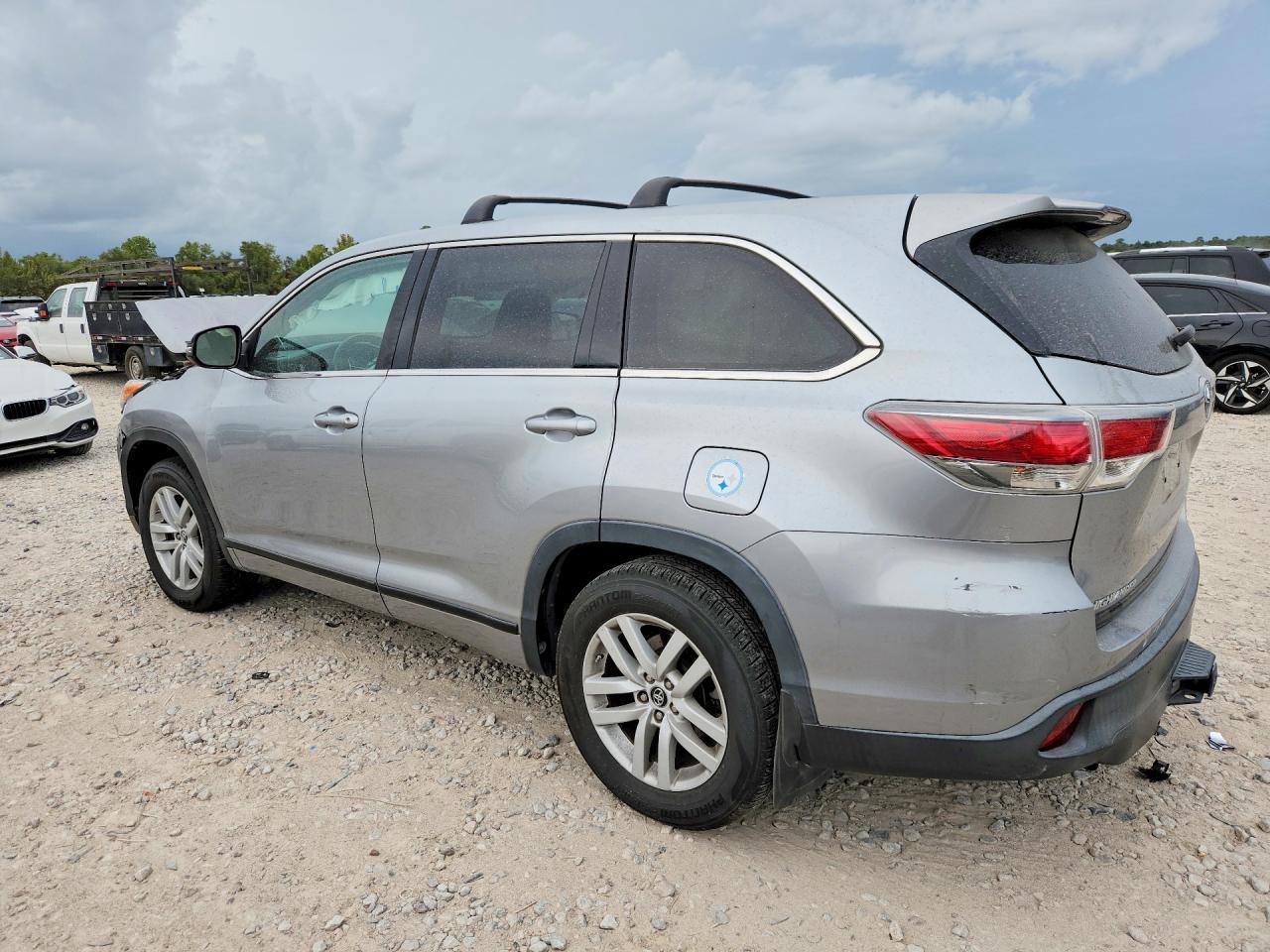 2016 Toyota Highlander Le - Image 2