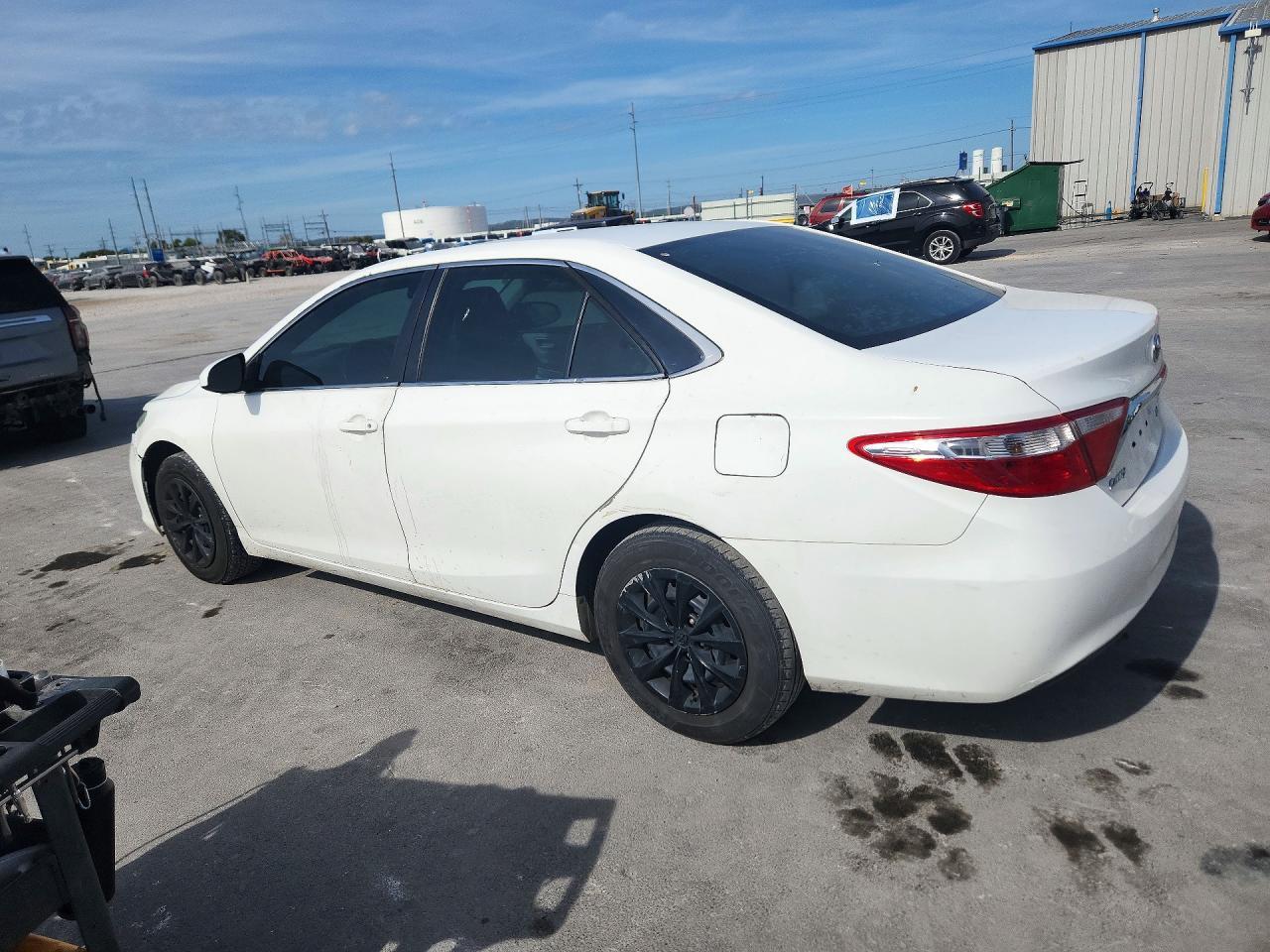 2015 Toyota Camry Le - Фото 2
