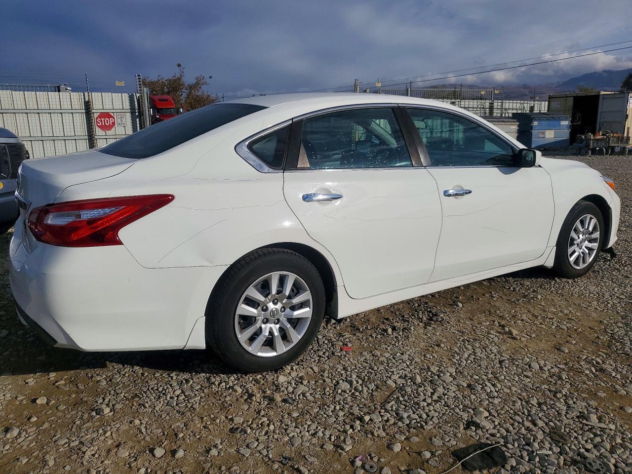 2017 Nissan Altima 2.5 S - Фото 3