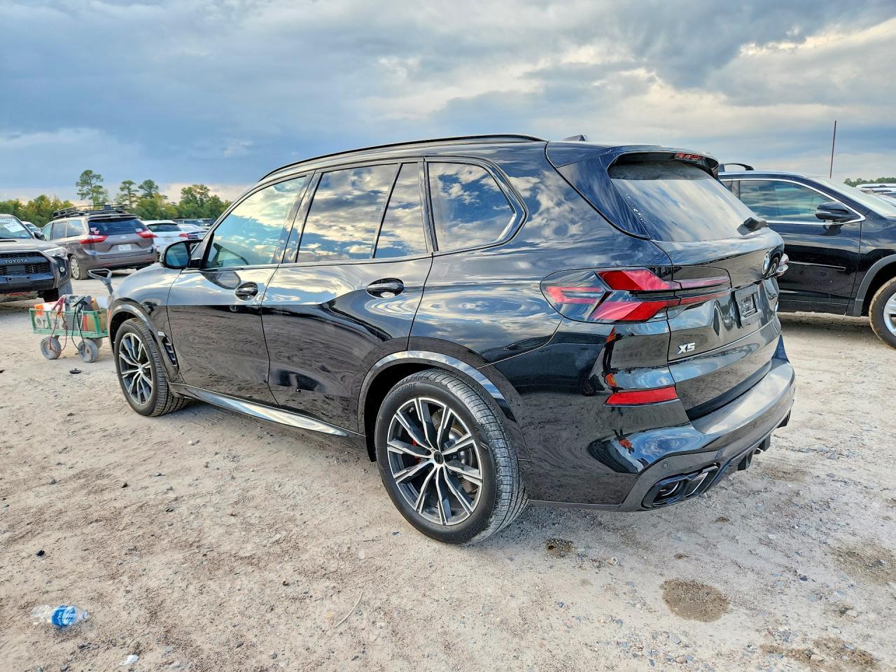 2026 BMW X5 M60I - Фото 2