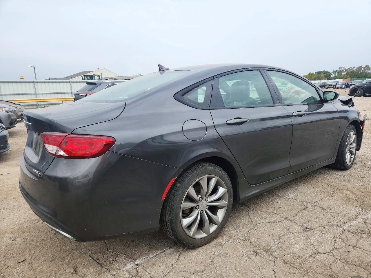 2016 Chrysler 200 S - Фото 3