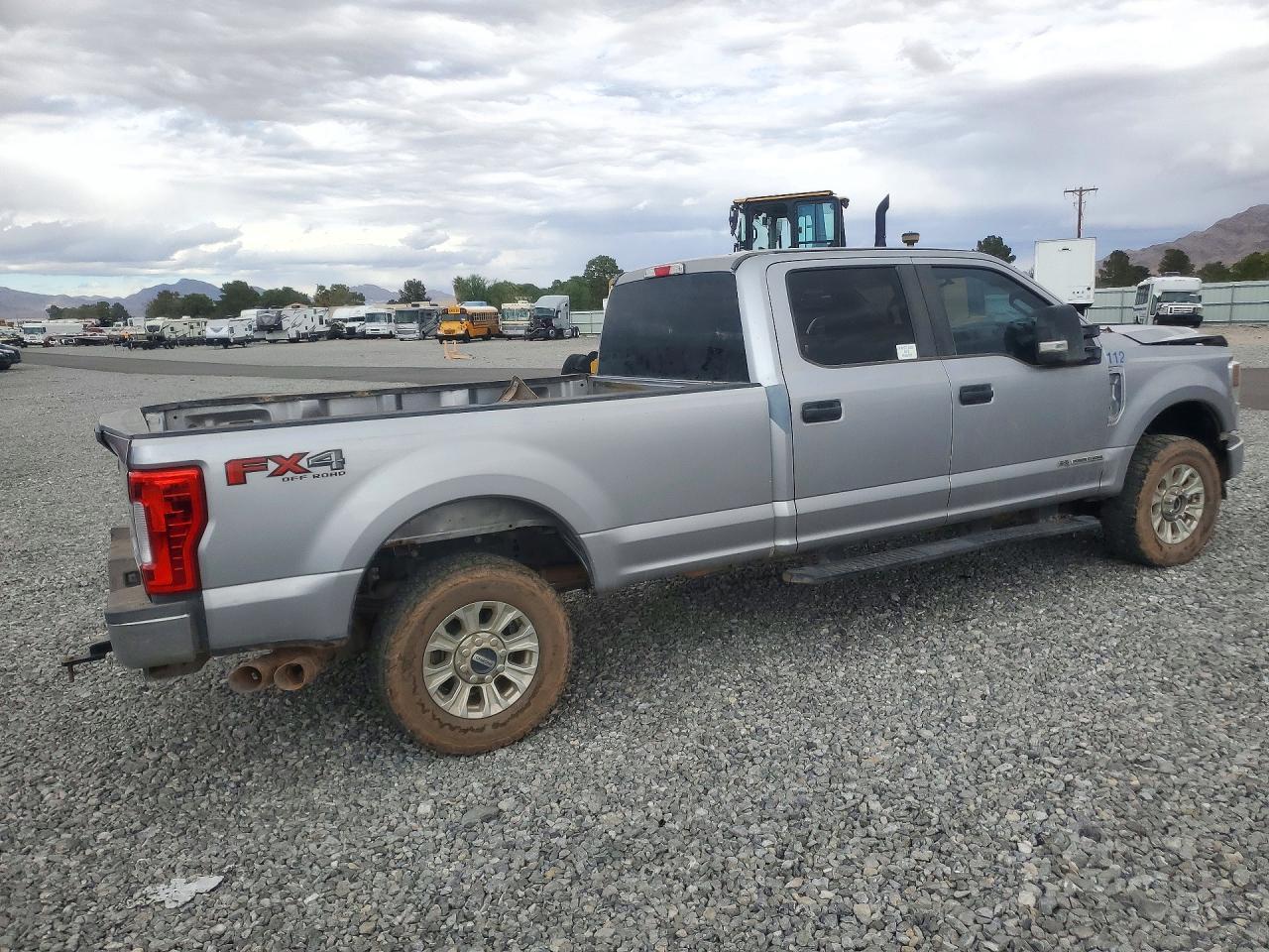 2022 Ford F250 Super Duty - Фото 3