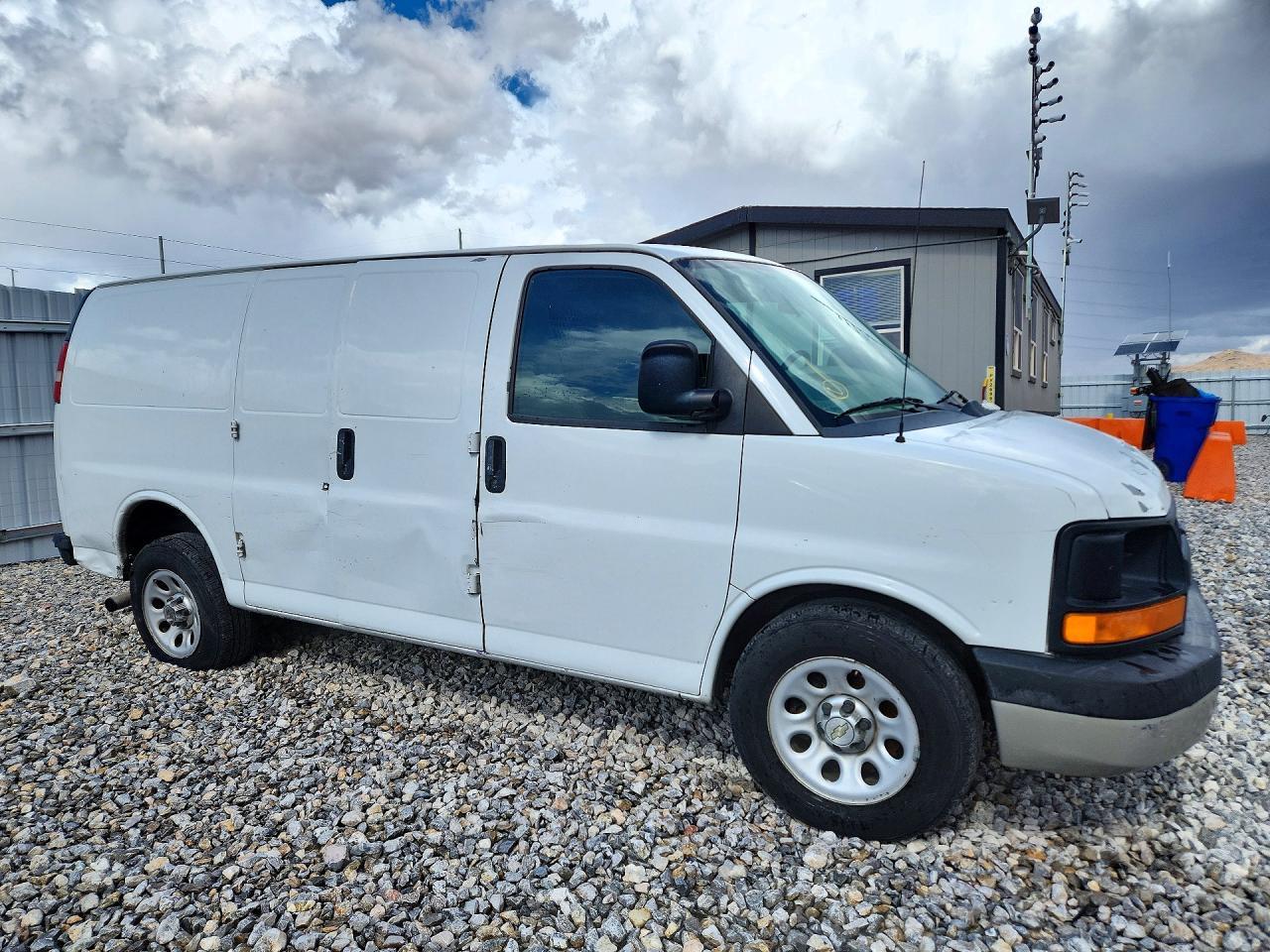 2012 Chevrolet Express 15 - Delivery Van - Image 4