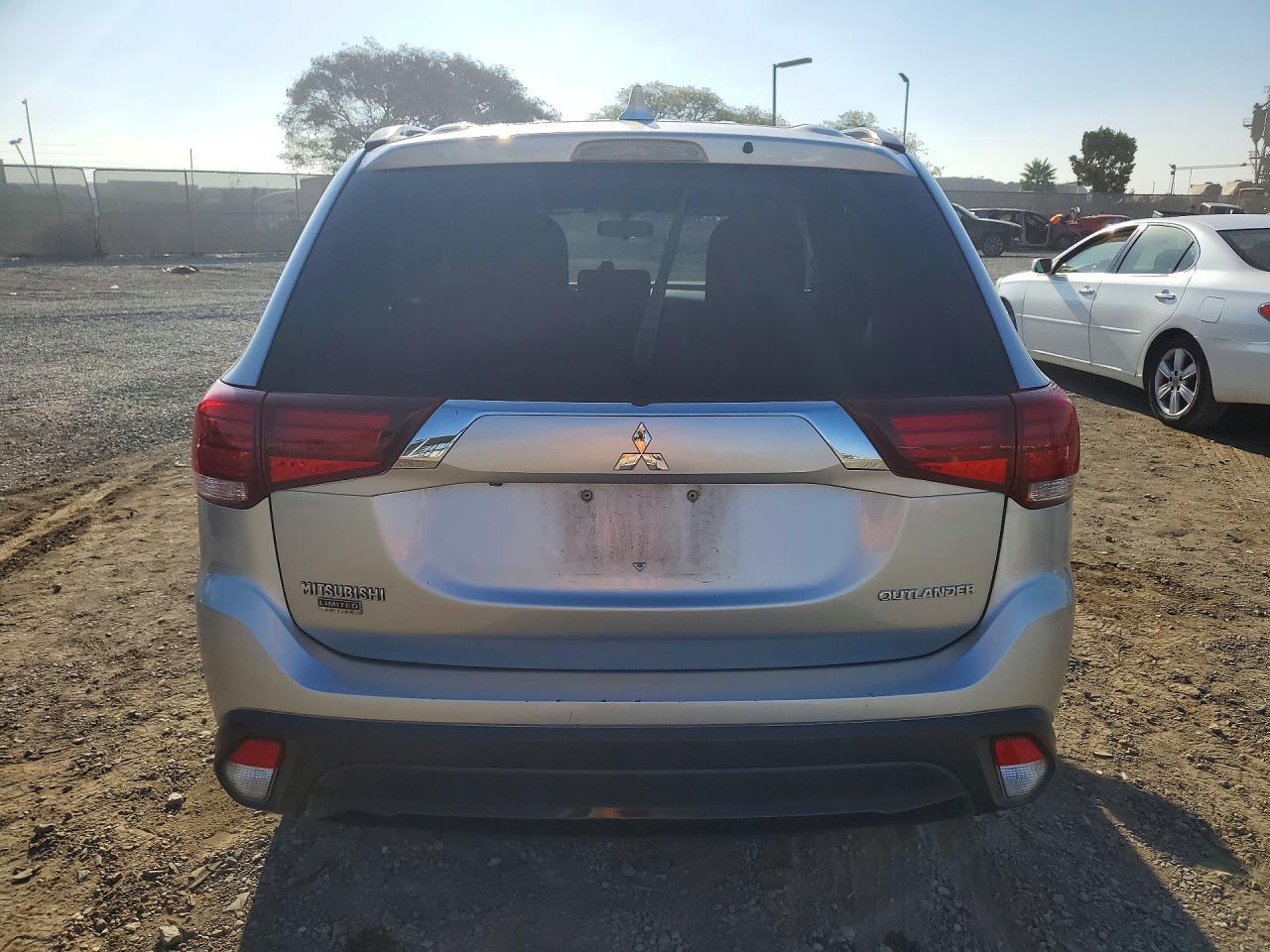 2018 Mitsubishi Outlander Se - Фото 6