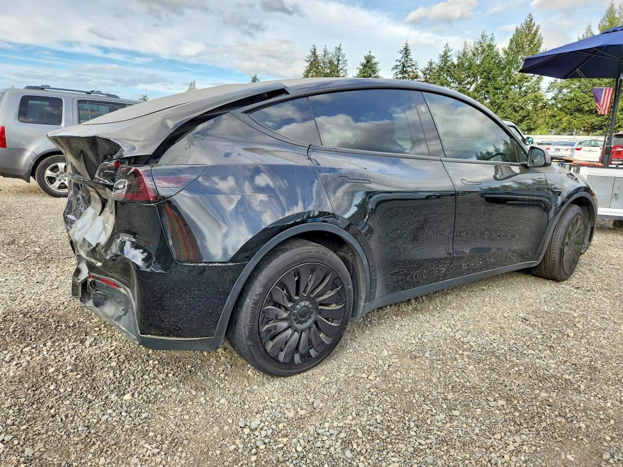 2023 Tesla Model Y - Image 3