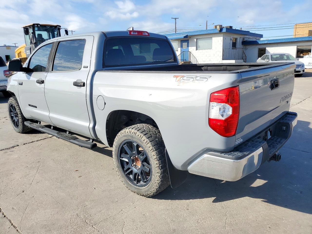 2021 Toyota Tundra Crewmax Sr5 - Image 2
