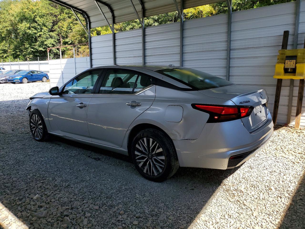 2024 Nissan Altima Sv - Image 2