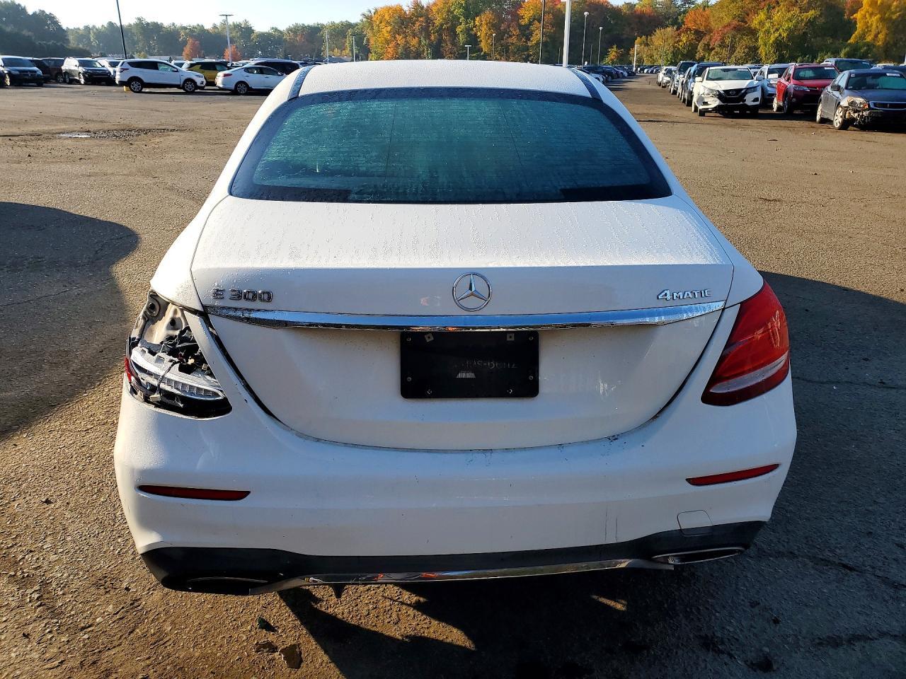 2017 Mercedes-Benz E 300 - Фото 6