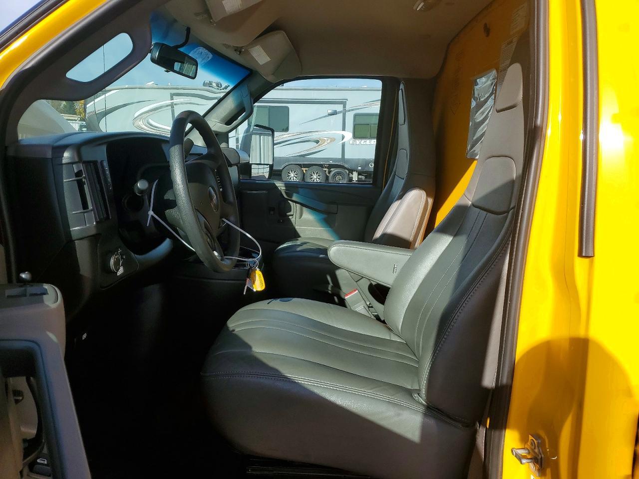 2023 GMC Savana Box Truck - Image 7