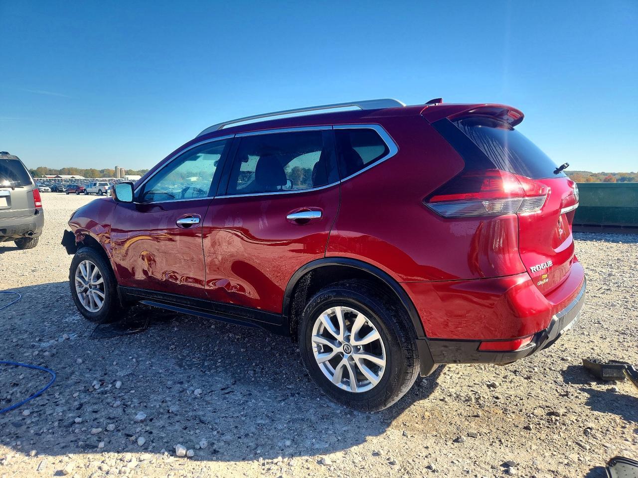 2018 Nissan Rogue Sv - Image 2