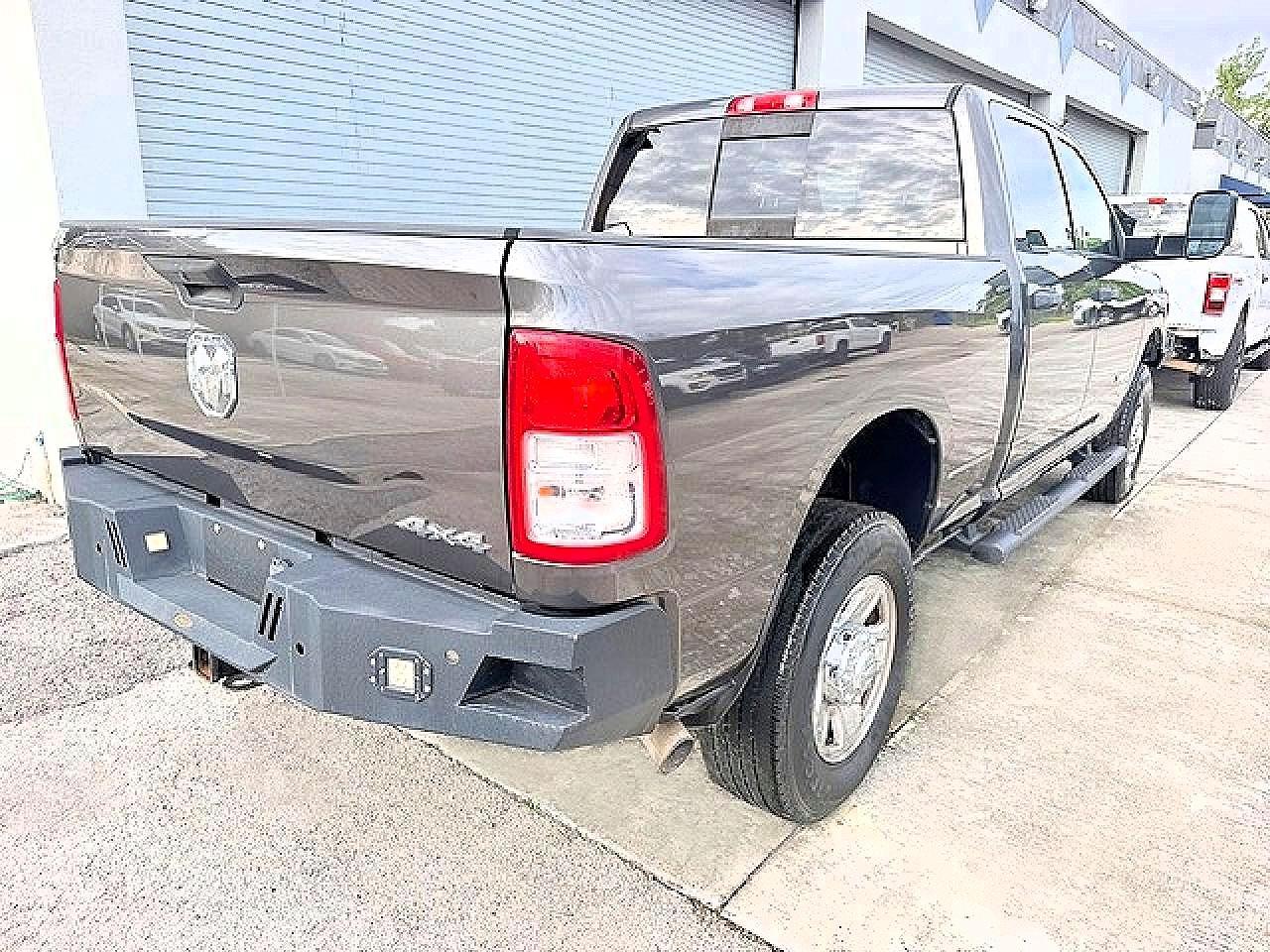 2021 Ram 2500 Tradesman - Фото 3