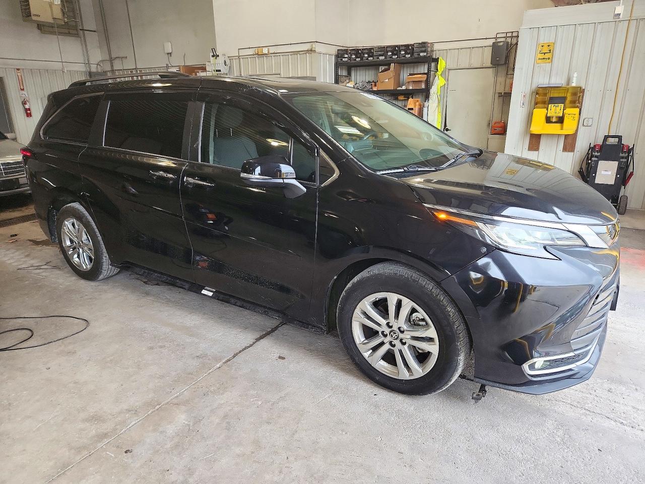 2024 Toyota Sienna Limited 7-Passenger - Фото 4