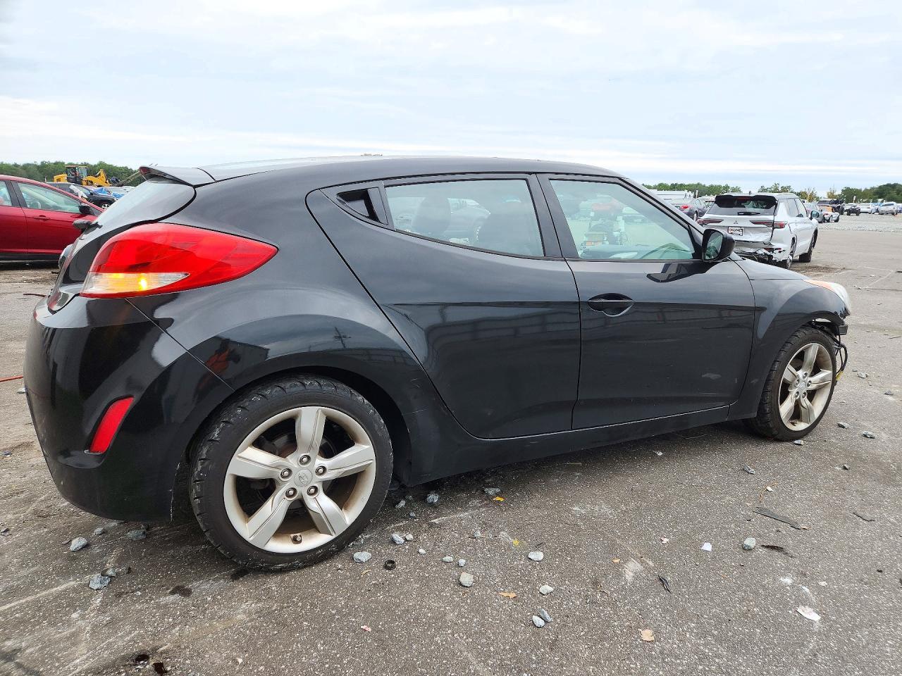 2014 Hyundai Veloster Base - Image 3