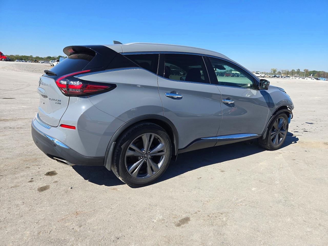 2023 Nissan Murano Platinum - Image 3