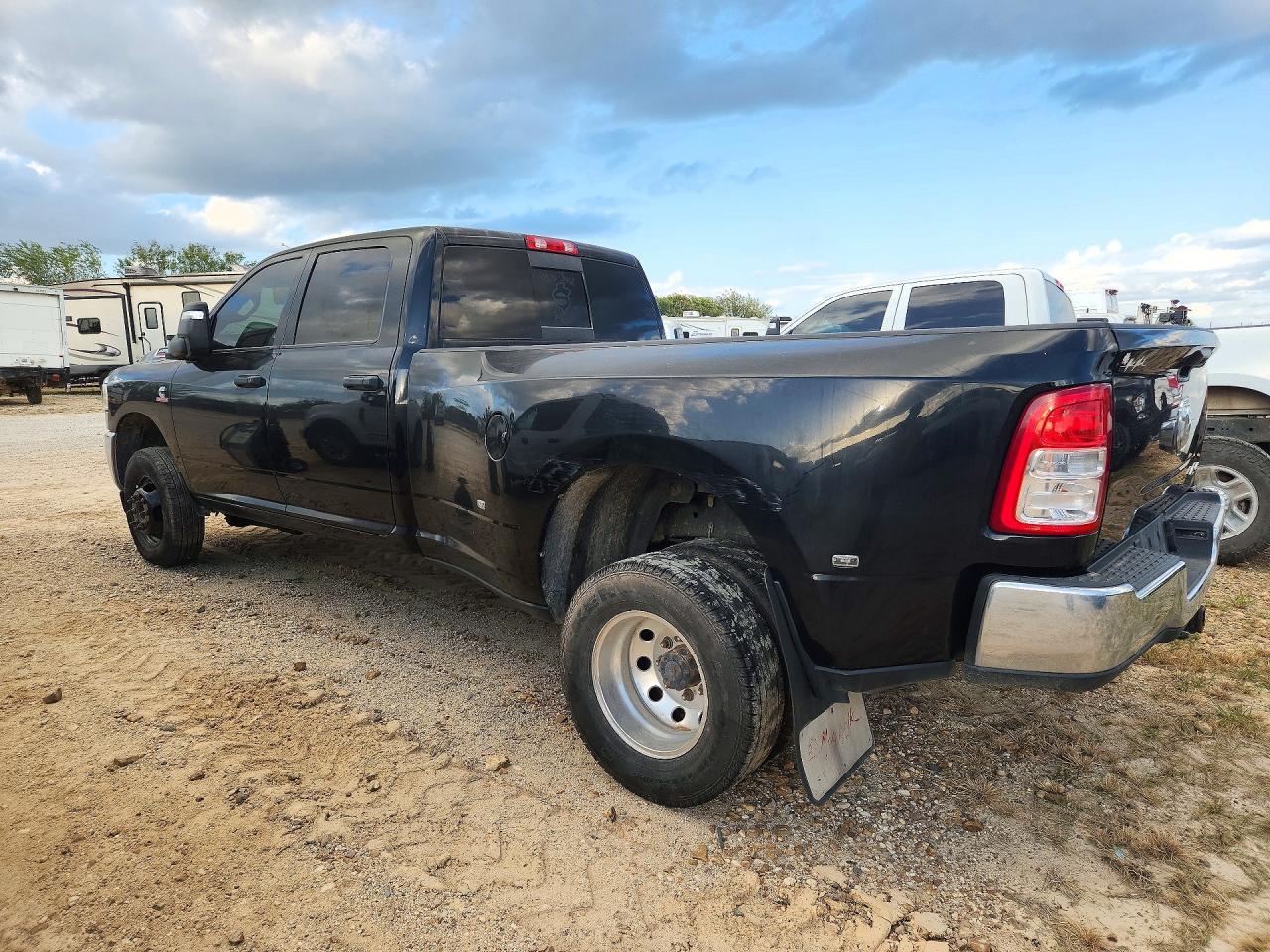 2024 Ram 3500 Tradesman - Фото 2