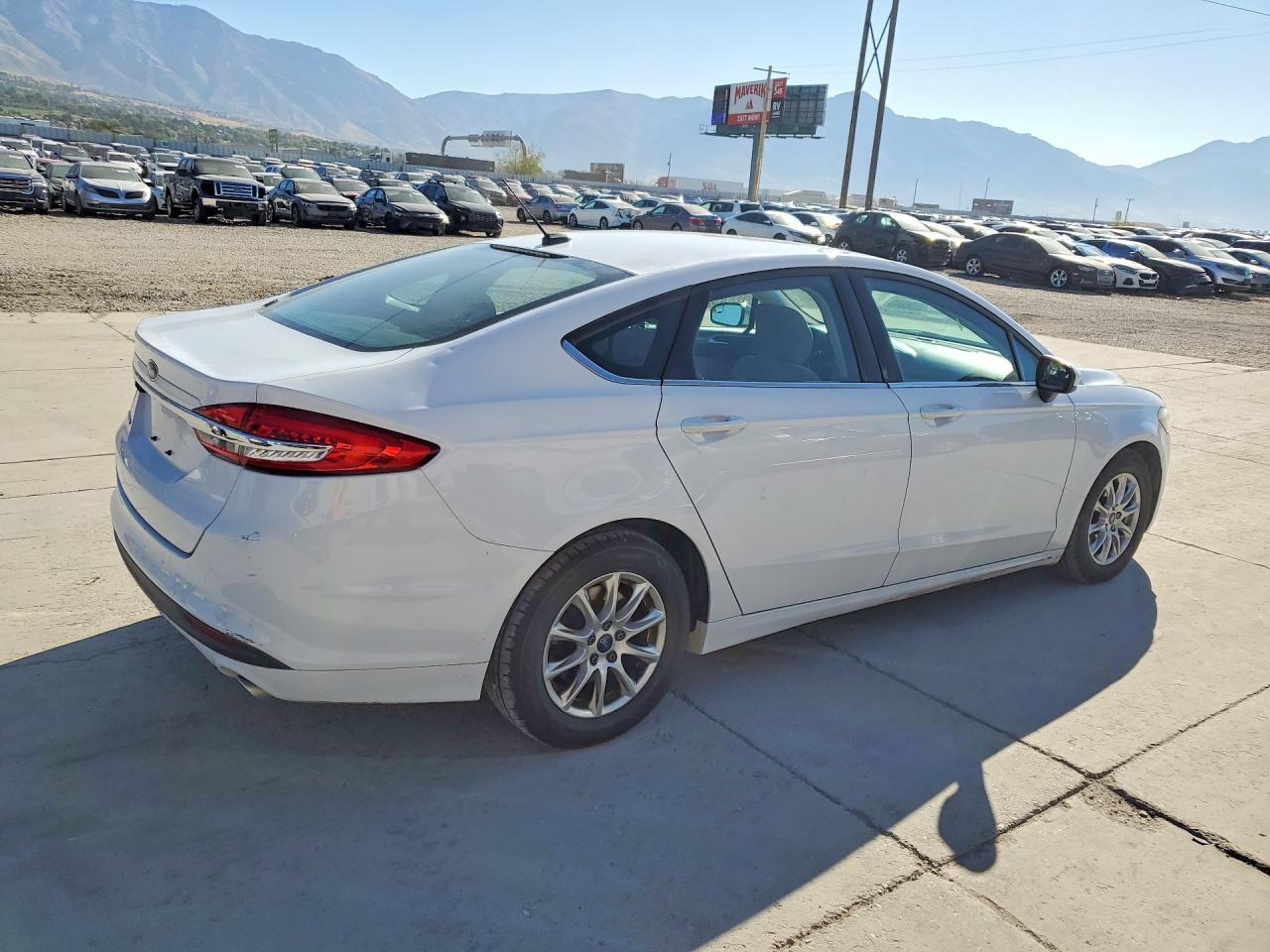 2018 Ford Fusion S - Фото 3