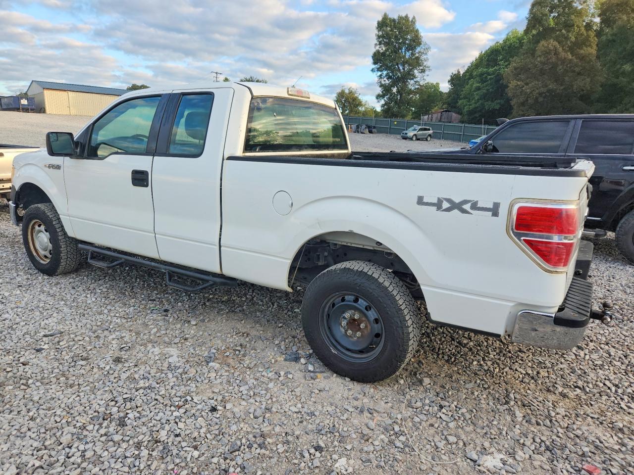 2013 Ford F150 Super Cab - Image 2