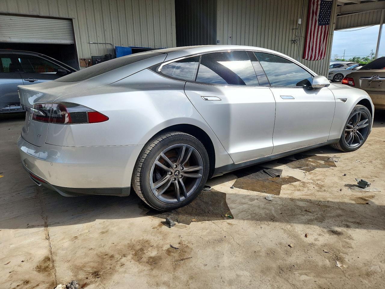 2014 Tesla Model S - Фото 3