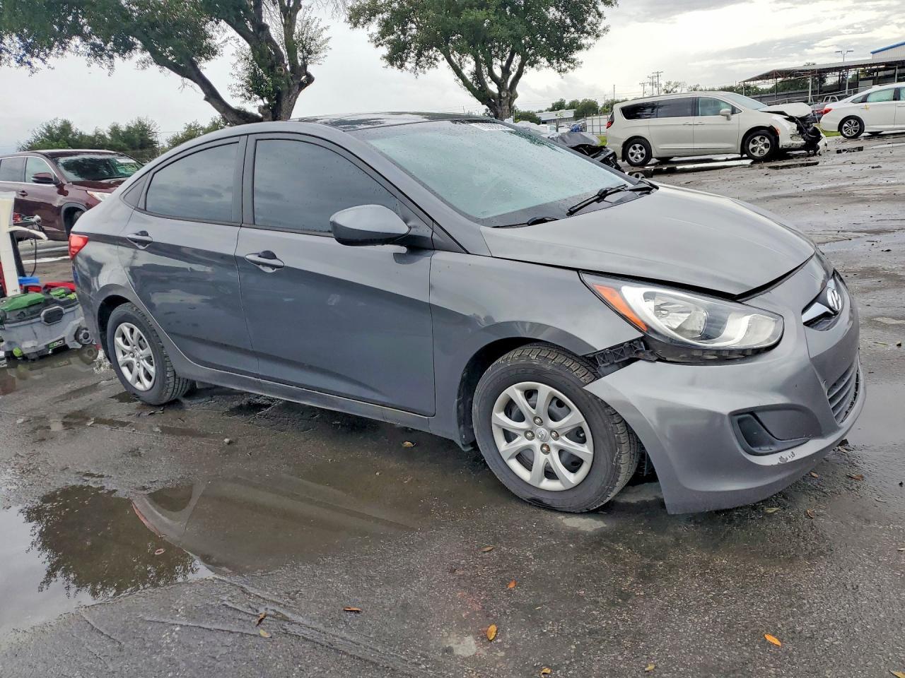 2013 Hyundai Accent Gls - Фото 4