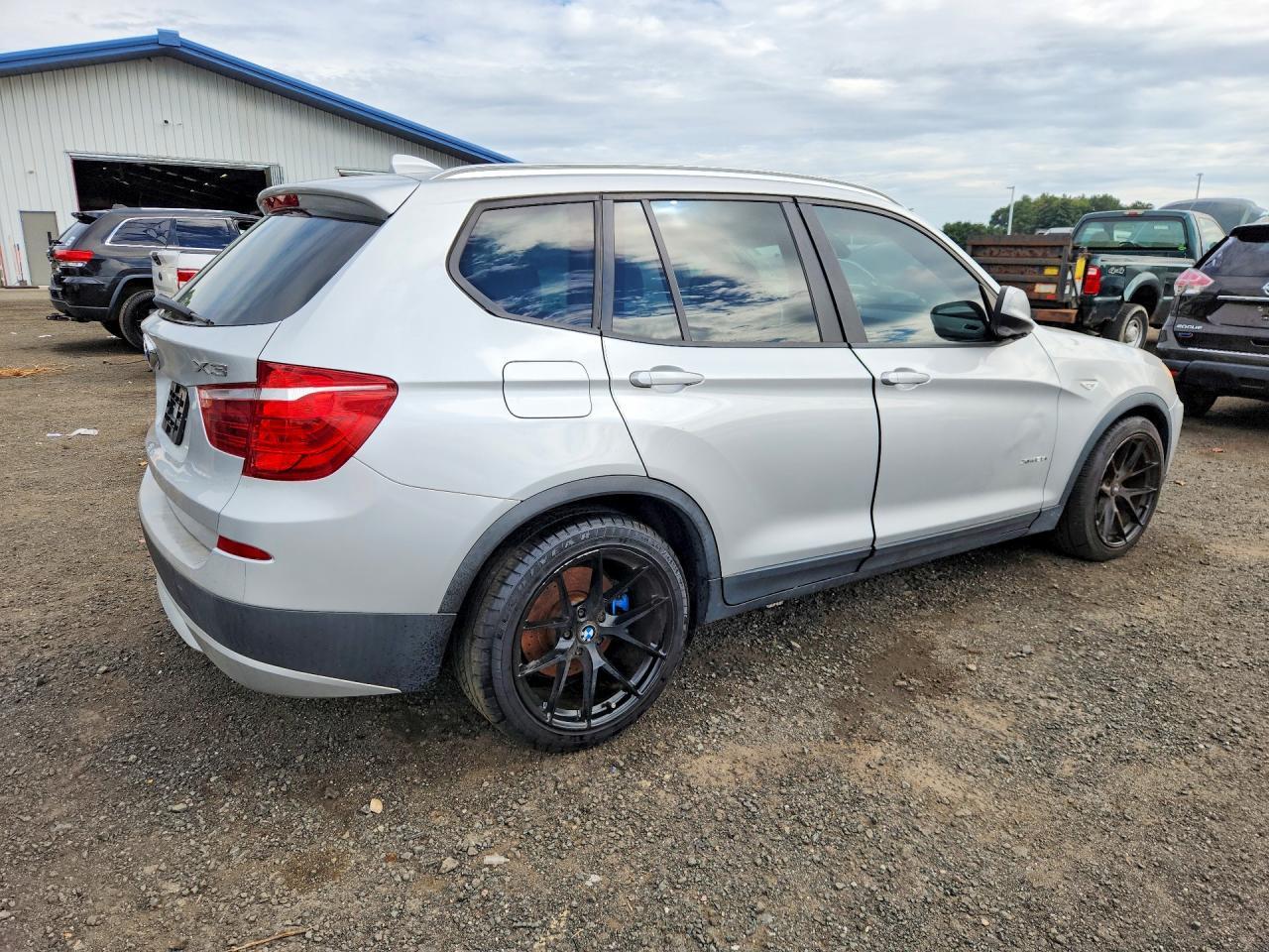2011 BMW X3 xDrive28I - Image 3