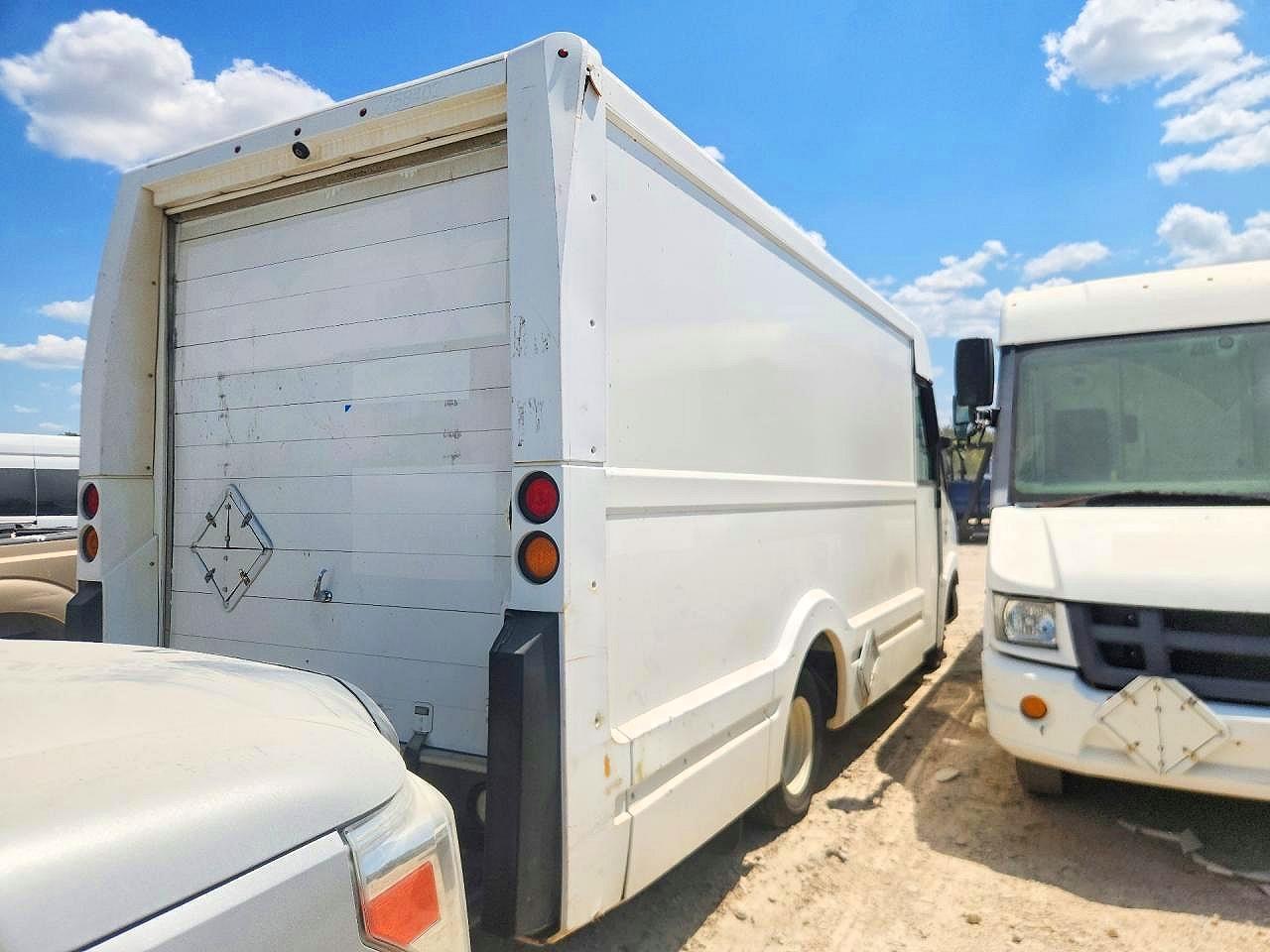 2016 Isuzu Npr - Delivery Van - Фото 3