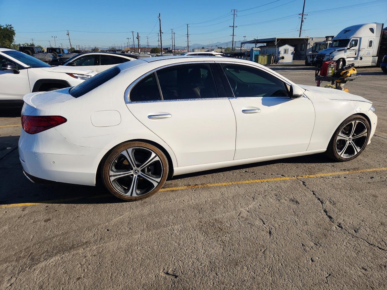 2022 Mercedes-Benz C 300 - Фото 3