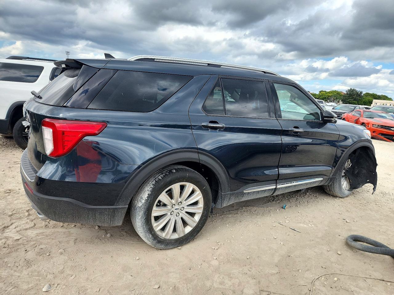 2023 Ford Explorer Limited - Image 3