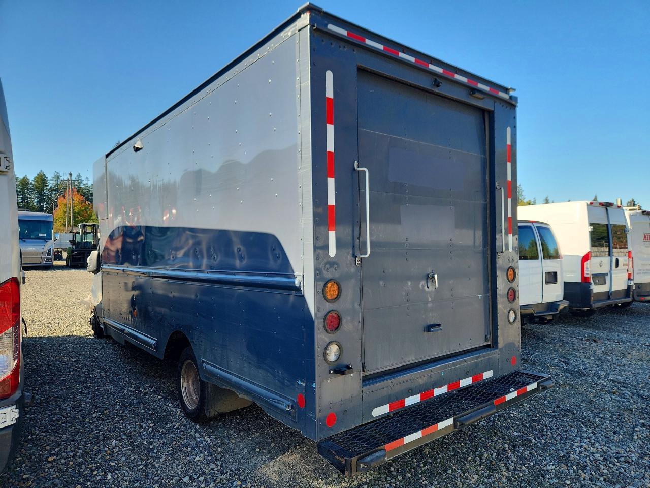 2021 Ford Transit Delivery Truck - Фото 2