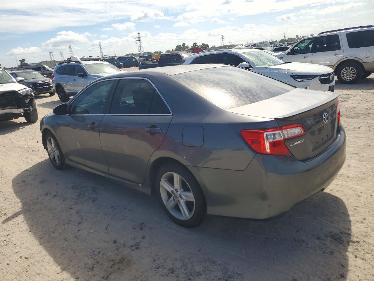 2014 Toyota Camry Se - Фото 2
