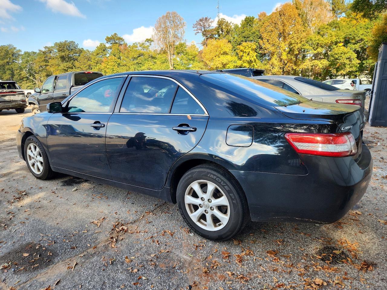 2011 Toyota Camry Le - Фото 2