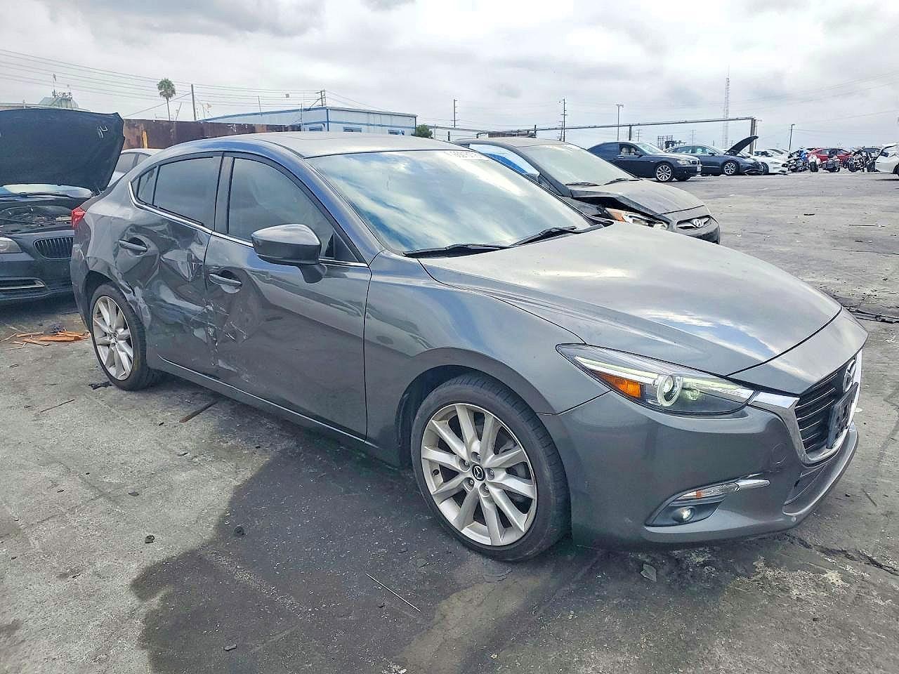 2017 Mazda 3 Grand Touring - Image 4